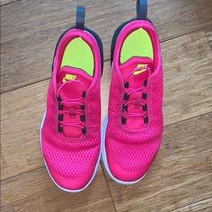 Hot Pink Girl’s Nike tennis shoes